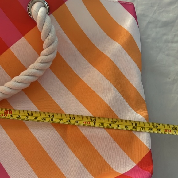 Clinique Beach Tote - Picture 5 of 7